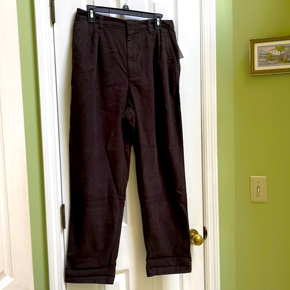 GAP women’s size 12 micro cord pants. Lightweight and NWT.